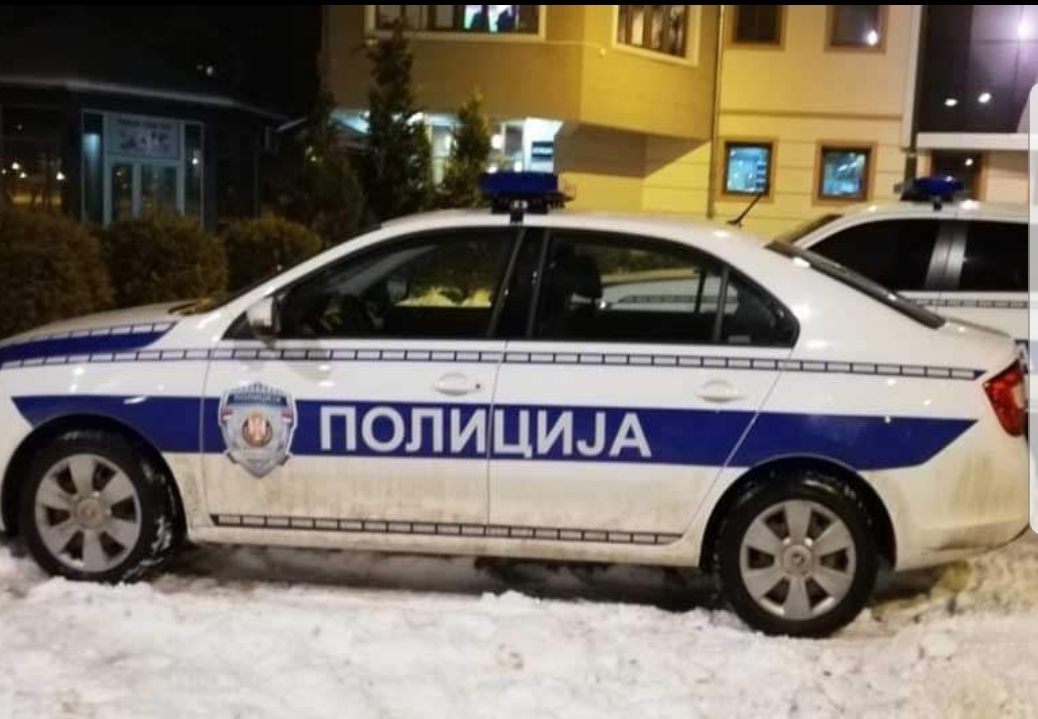 Razbojnik uz prijetnju pištoljem oteo novac