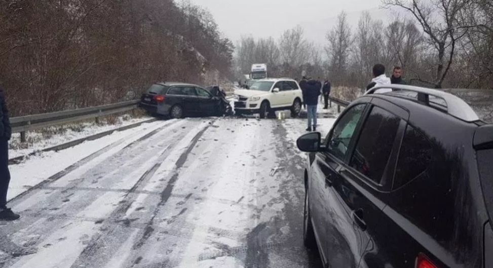 IMA POVREĐENIH: Saobraćajna nesreća kod Kruševačkog mosta