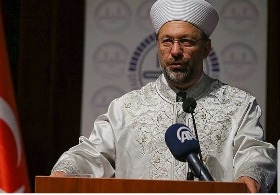 Turski reis: Pušenje je haram, vjerski službenici koji puše više ne mogu biti vodiči na hadžu i umri