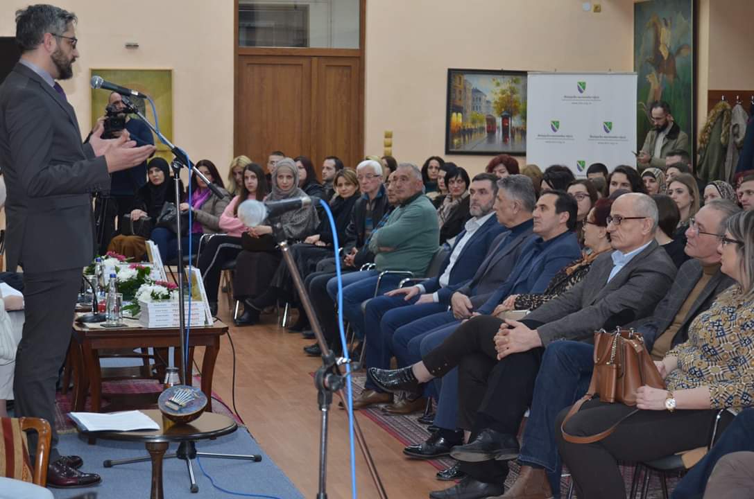 Bošnjačko nacionalno vijeće organizovalo promociju knjige “Pričajmo priču” autorice Suade Hodžić.