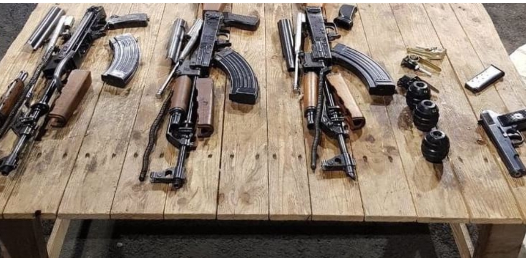 NA BATROVCIMA UHAPŠENA DVOJICA CRNOGORSKIH DRŽAVLJANA ZBOG ORUŽJA I BOMBI