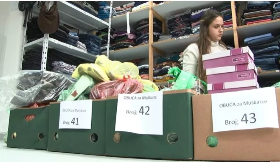 Otvorena ruka i hor “Isa beg” prikupljaju zimsku obuću za izbjeglice