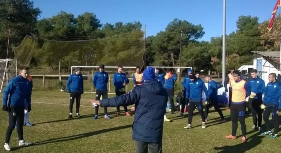 Plavi sutra protiv Jezera