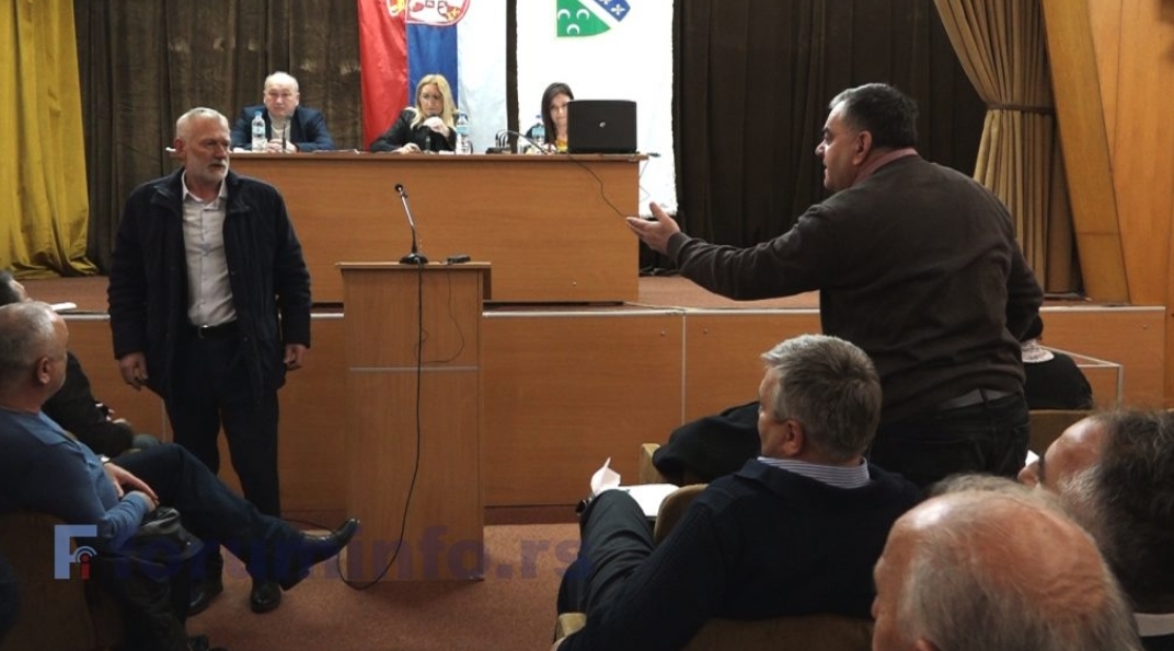 Sednica SO Prijepolje u znaku verbalnog sukoba Šantića i Gačevića (VIDEO)