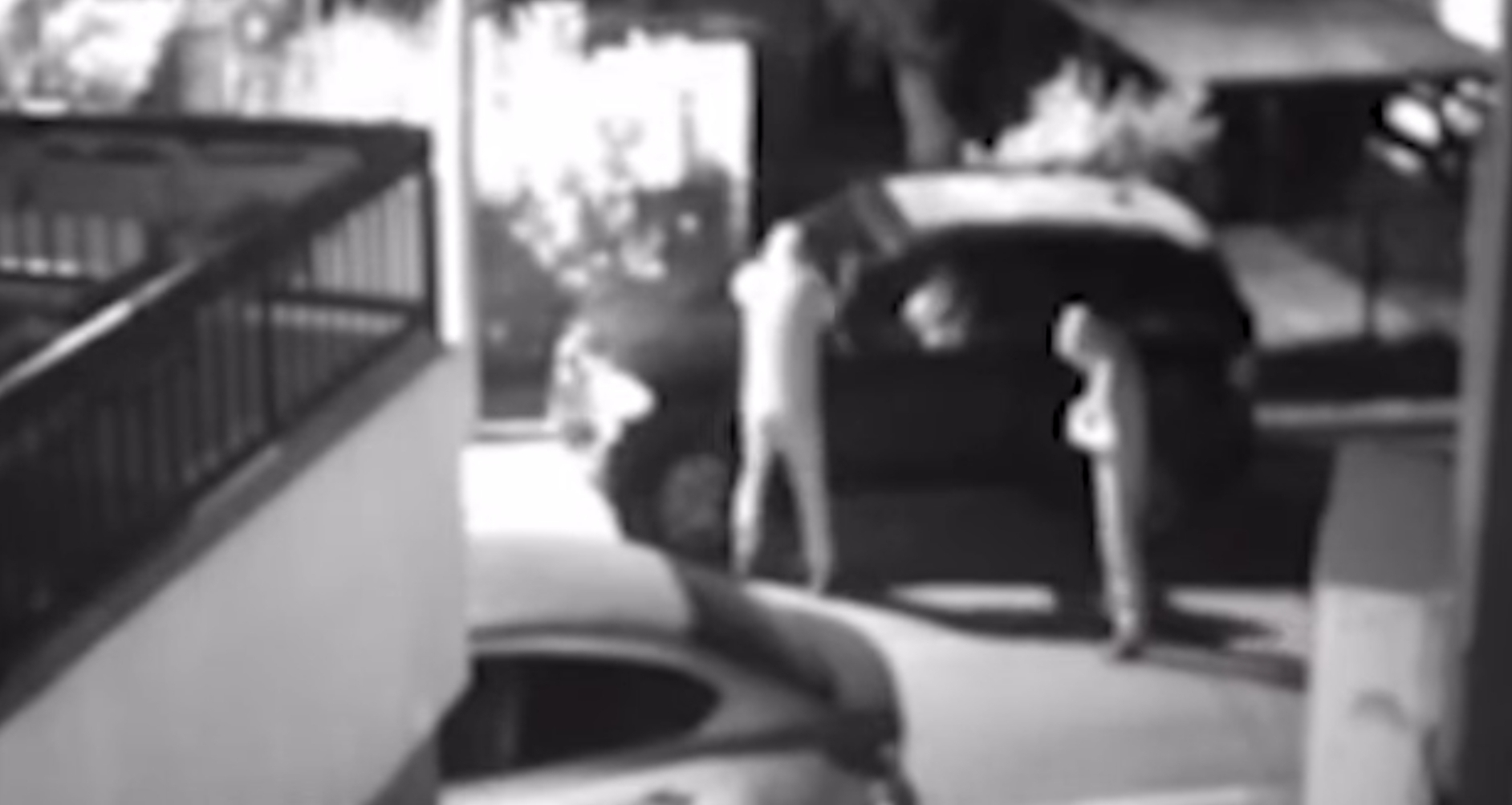 ŽENI PAZARCA ZAPALJEN BMW X5 U BEOGRADU! MASKIRANI NAPADAČI ZAPALILI VOZILO (VIDEO)