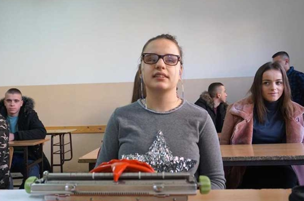 Novopazarka Dina Tatarević najbolja slabovida učenica u Srbiji