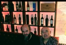 NE VADI SE IZ KAFANA! Zukorlić uhvaćen na delu, malo mu starlete, počeo da banči po kafanama! FOTO