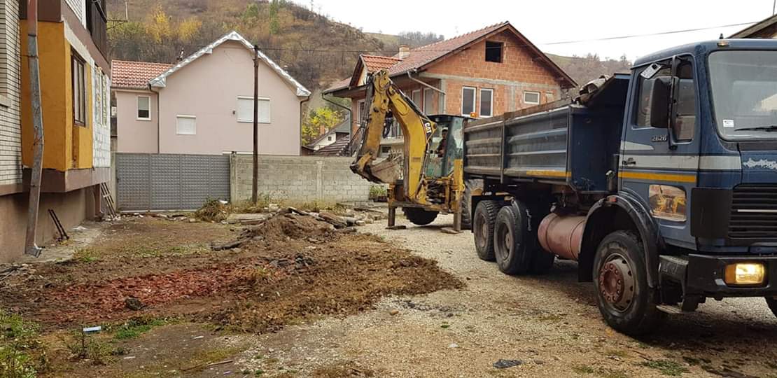 Uklonjene limene garaže oko Bor zgrada