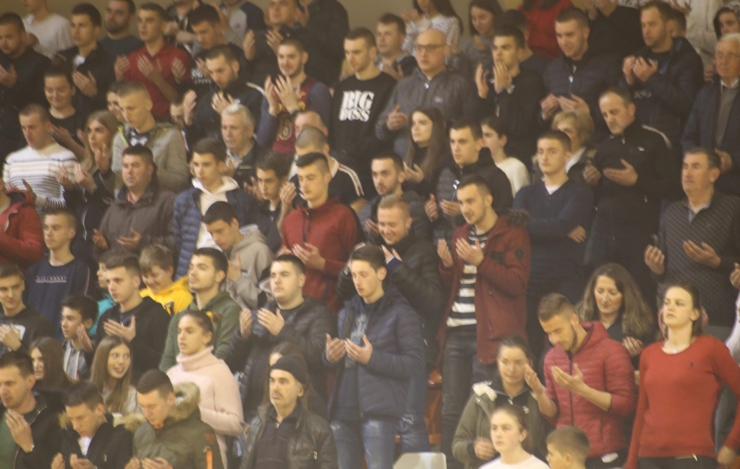 Novopazarska publika uputila dovu za Senada Ljajića i Huseina Župljanina na večerašnjem košarkaškom meču