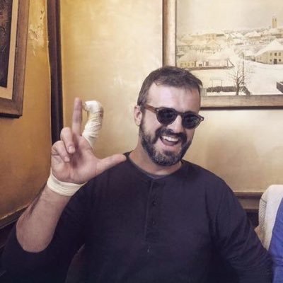 SERGEJ MENJA ULOGE KAO NA FILMU: Od gej lobiste postao četnik! Na skupu izvređao nacionalne manjine