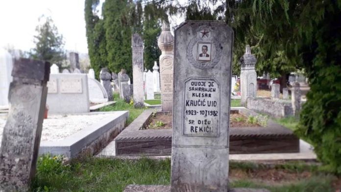 mezar-grob_vida_kaucica_sa_nadgrobnom_plocom-nisanom_foto_f._vojic_1