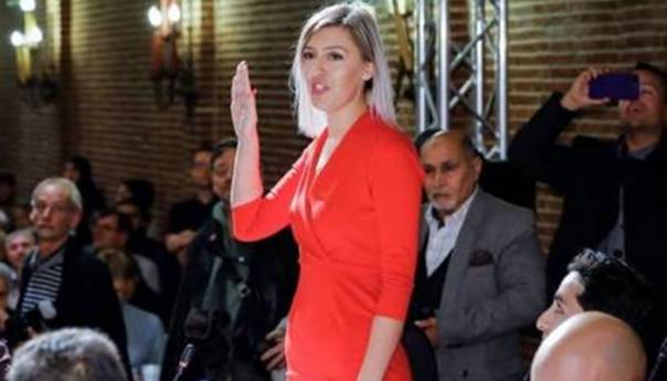 bosanka-leila-agic-sa-24-godine-usla-u-belgijski-parlament-leila-agic_5ceb83245e408