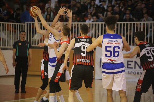 NOVOM PAZARU ZA DVA MEČA KAZNA 200.000 DINARA