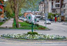 U centru Kaknja postavljen “Cvijet Srebrenice”, simbol genocida
