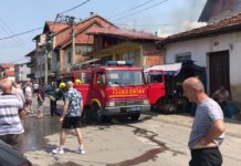 POŽAR U NOVOM PAZARU: Vatra zahvatila dve kuće i lokal (FOTO/VIDEO)
