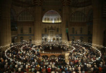 Prizori iz cijelog svijeta u noći Lejletu-l-kadr: Od Sarajeva preko Pazara do Kaira FOTO GALERIJA