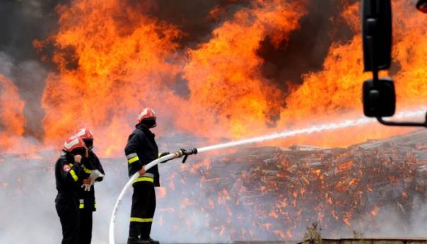 slovenija-izgorjela-tvornica-vrijedna-milione-eura-pozar-vatrogasci_5d037803c55bd