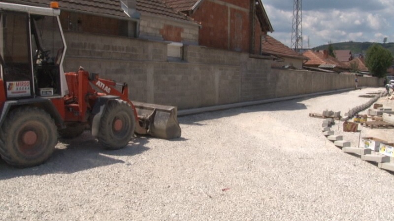JOŠ JEDNA ULICA SE ZAVRŠAVA! Gradjevinska sezona u Pazaru u punom jeku, radi se na desetine lokacija!