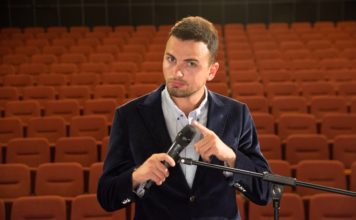 Beskonceptualni STAND UP Semira Gicića