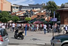 Građani okupljeni u centru čuvaju Novi Pazar od održavanja Gej parade