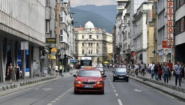 uoci-parade-ponosa-danas-setnja-dani-porodice-sarajevo-setnja_5d734de2e11c8