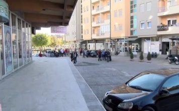 Uređen i plato ispred zgrade Jezero