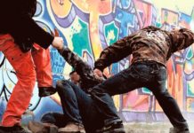 NEVIDJEN SKANDAL U NOVOM PAZARU || UČENICI OSNOVNE ŠKOLE “VUK KARADŽIĆ” SVAKODNEVNO ORGANIZUJU TUČE ZBOG NAVODNE PRODAJE SNIMAKA ZA JUTJUB (video)