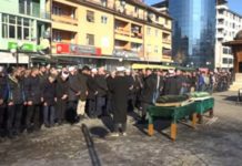 DA VAM ALLAH PODARI DŽENNET BRAĆO! Rožaje / Klanjana dženaza-namaz rahmetli Erdanu Husoviću i Selminu Haliloviću (Video)