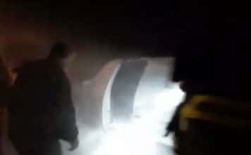 VIDEO // Nadljudski napori novopazarskih putara u akciji spašavanja zavejanih na Pešteru! Spašena zavejana porodica sa četvoro dece u automobilu! Svaka čast putari!