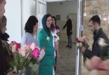 Forum mladih SDP-a deljenjem ruža obeležio Dan žena