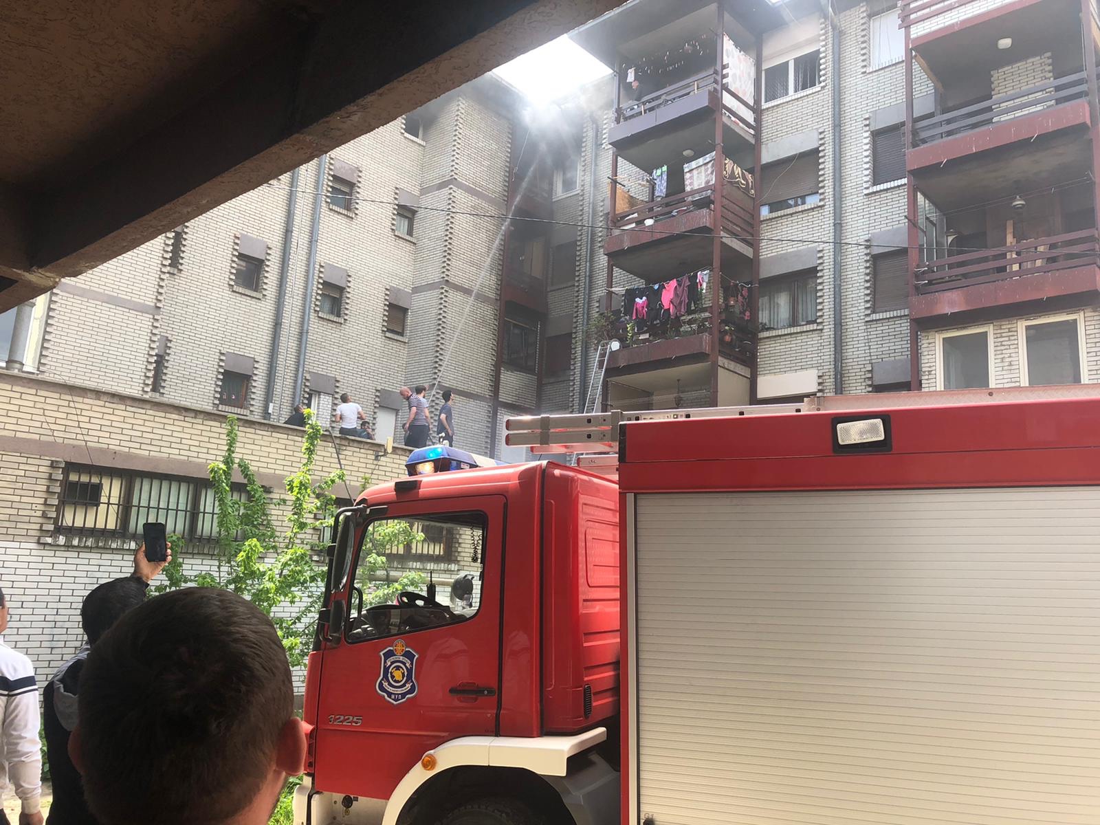 POŽAR U NASELJU LUG! Vatrogasci i građani se bore sa vatrenom stihijom! VIDEO