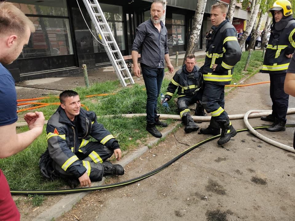 Mnogo heroja-običnog naroda i par vatrogasaca u današnjem požaru