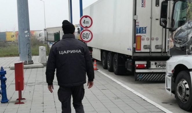 Zaplenjena falš garderoba i obuća iz Turske