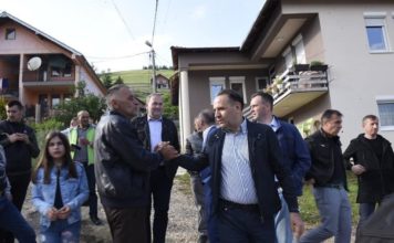 Ljajić obišao meštane naselja Paričko brdo