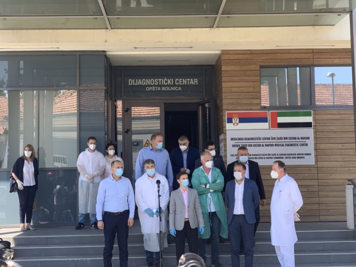 brnabic-u-pazaru:-istina-je-najglasnija-stvar-na-svetu