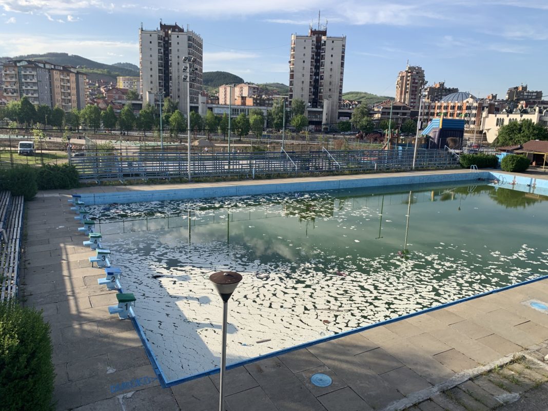 novi-pazar:-zabranjen-rad-bazena-i-svih-javnih-kupalista