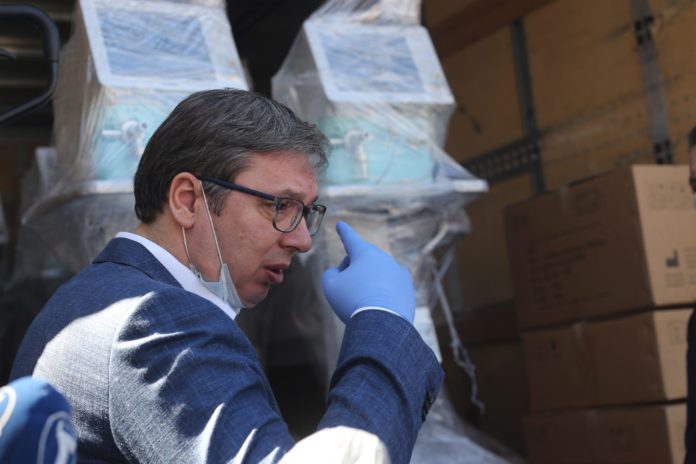 vucic:-bolnica-u-novom-pazaru-jedna-od-najboljih,-laz-da-ne-rade-respiratori