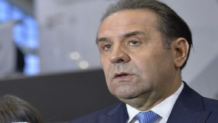 ministar-ljajic-objasnio:-od-tri-preminula-clana-porodice-iz-tutina-samo-je-cerka-imala-koronu ministar-ljajic-objasnio:-od-tri-preminula-clana-porodice-iz-tutina-samo-je-cerka-imala-koronu