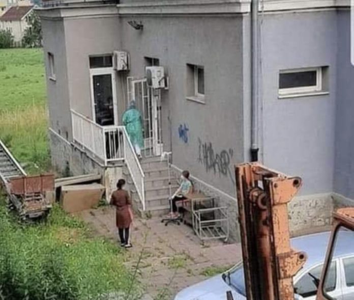 povodom-fotografije-devojcice-ispred-kovid-bolnice-u-novom-pazaru-oglasila-se-i-medicinska-sestra