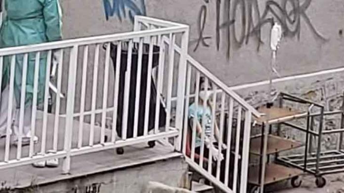 tri-inficirane-bebe-prebacene-za-bg,-oglasio-se-otac-devojcice-sa-infuzijom tri-inficirane-bebe-prebacene-za-bg,-oglasio-se-otac-devojcice-sa-infuzijom