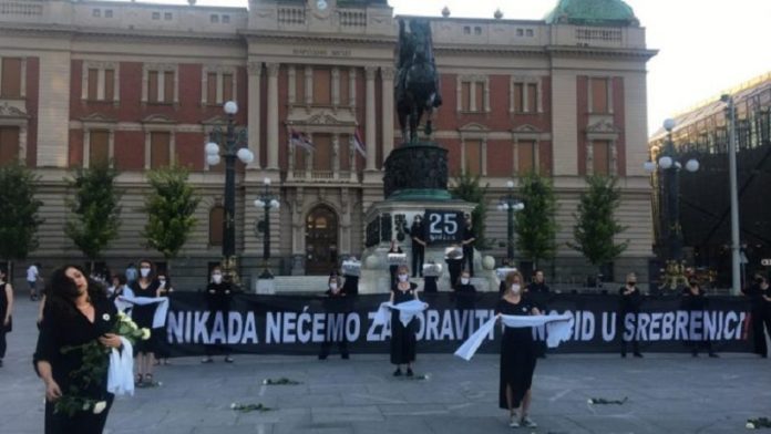 mirovna-akcija-zena-u-crnom-u-centru-beograda mirovna-akcija-zena-u-crnom-u-centru-beograda