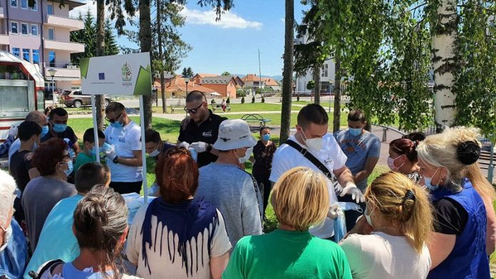 mladi-cukovca-delili-maske-i-u-sjenici