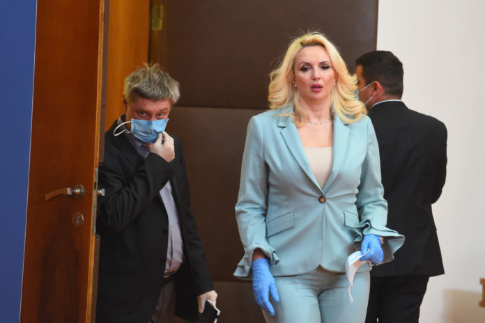 sednica-kriznog-staba-u-11-sati!-predlazu-se-strozije-mere