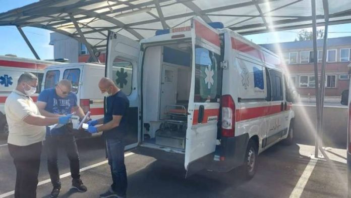 novopazarski-dom-zdravlja-ustupio-prijepoljskom-domu-zdravlja-sanitetsko-vozilo