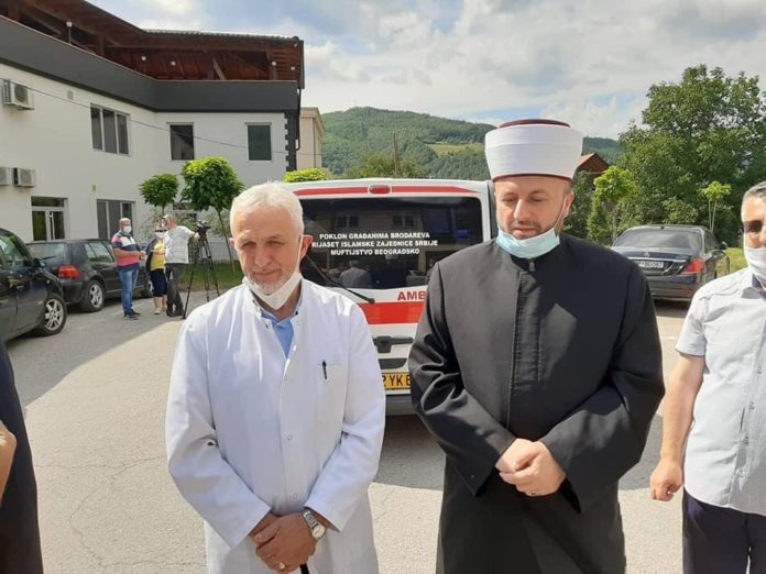 muftija-sandzacki-senad-ef.-halitovic-predao-sanitetsko-vozilo-zs-u-brodarevu muftija-sandzacki-senad-ef.-halitovic-predao-sanitetsko-vozilo-zs-u-brodarevu