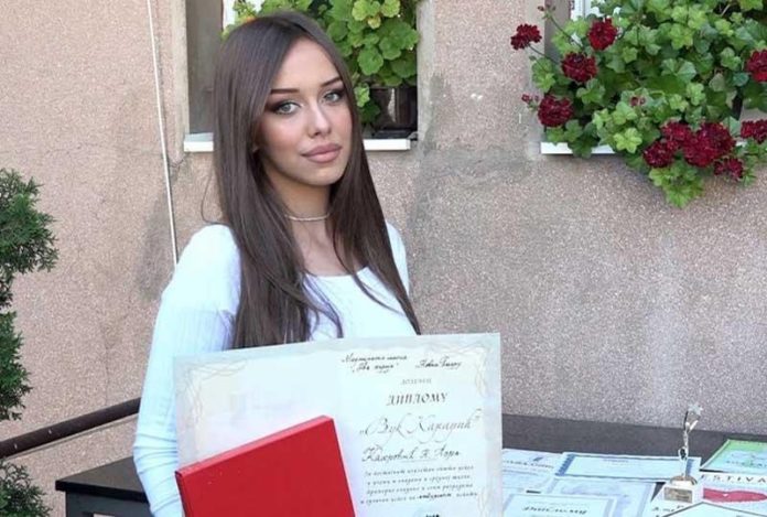 azra-kahrovic-iz-prijepolja-djak-generacije-medicinske-skole-u-novom-pazaru