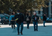 Nove mere Vlade Srbije – nošenje maski i napolju, zabrana okupljanja više od 10 osoba nove-mere-vlade-srbije-–-nosenje-maski-i-napolju,-zabrana-okupljanja-vise-od-10-osoba