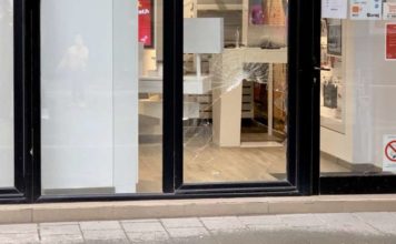 Obijena poslovnica mobilnog operatera u centru Novog Pazara obijena-poslovnica-mobilnog-operatera-u-centru-novog-pazara