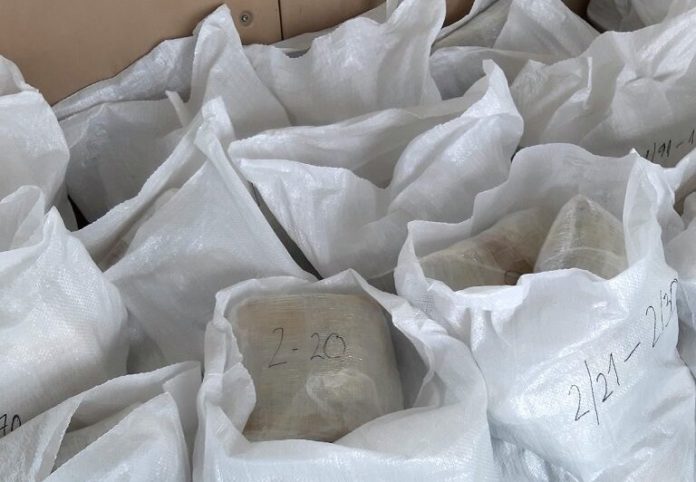 gradina:-preko-200-kilograma-marihuane-u-„bunkerima“-kampera-(foto/video)