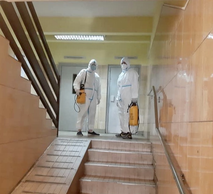 novi-pazar:-nastavlja-se-dezinfekcija-ulaza-u-zgradama novi-pazar:-nastavlja-se-dezinfekcija-ulaza-u-zgradama